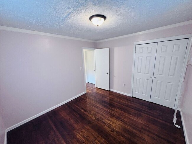 Building Photo - 5082 Lurline Dr