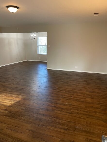 Building Photo - 1225 W Hanna St