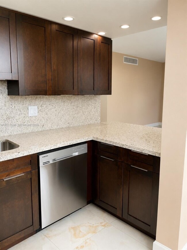Building Photo - 9420 Tangerine Pl