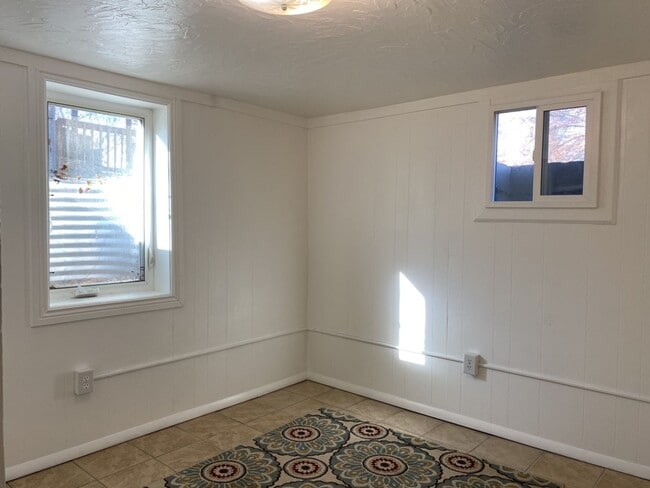 Building Photo - 1127 W Mulberry St