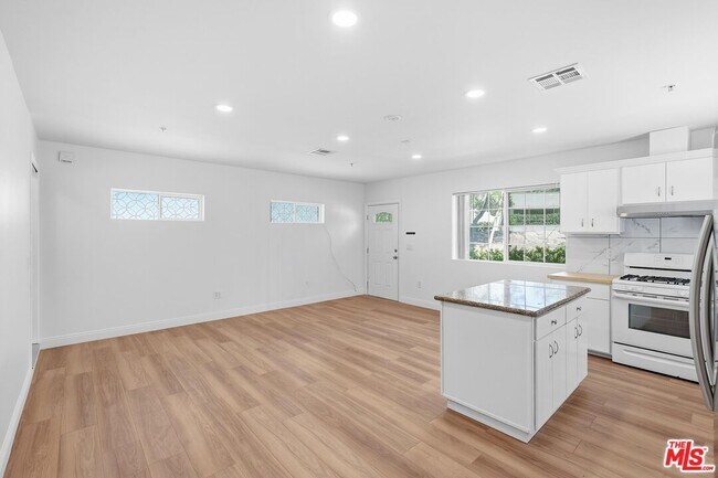 Building Photo - 12311 Bradford Pl