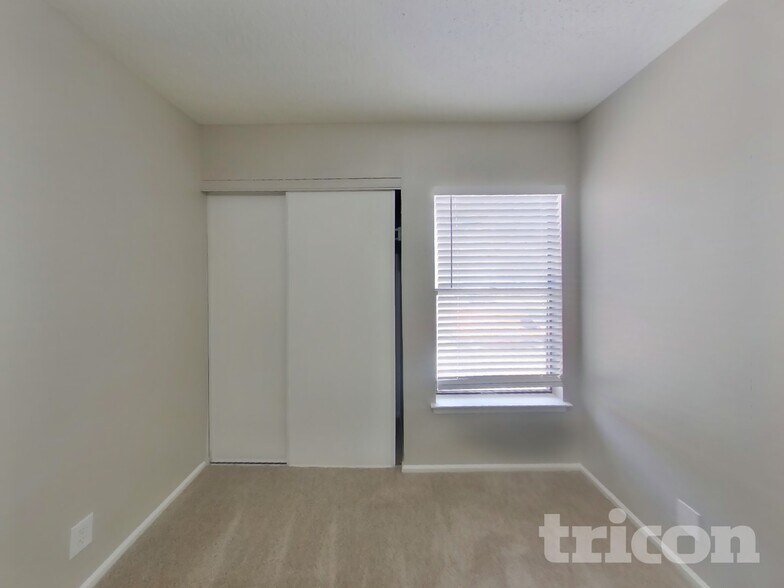 Building Photo - 6934 Sunshine Tree Dr