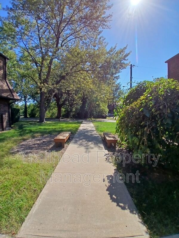 Building Photo - 1302 T C Rd