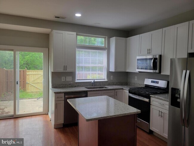 Building Photo - 44189 Litchfield Terrace
