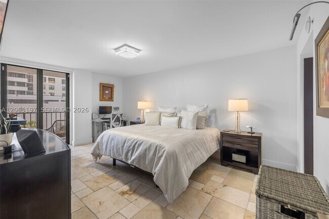 Building Photo - 2625 Collins Ave