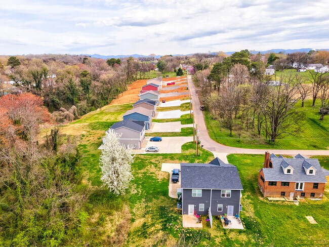 Building Photo - 312 Bogle St