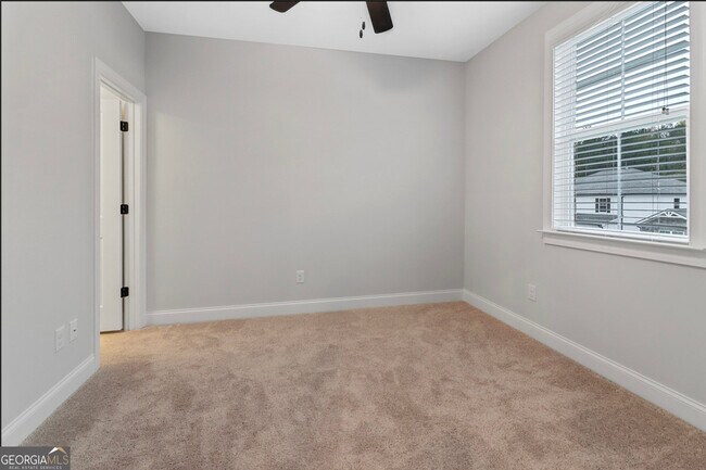 Building Photo - 127 Vivian Ln