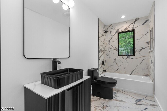 Building Photo - 148 Great Hills Rd