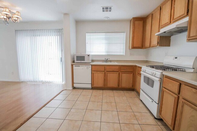 Building Photo - 7204 Platinum Peak Ave