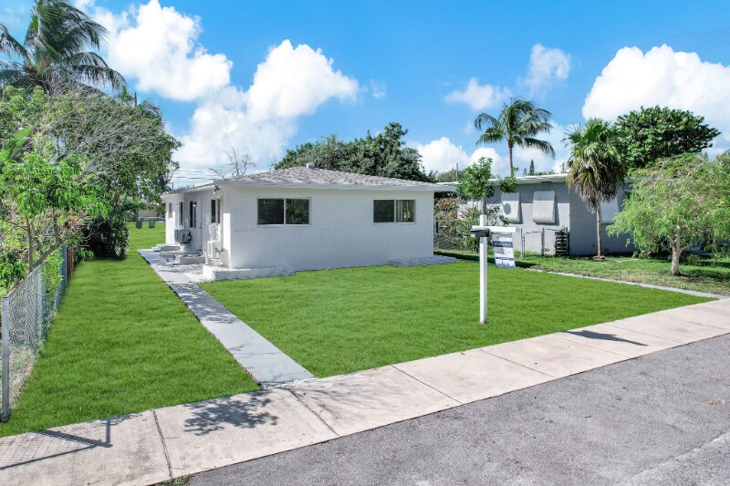 Building Photo - 2212 Roosevelt St