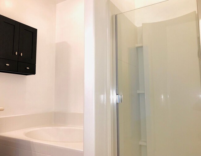 Building Photo - 12872 N White Fence Way