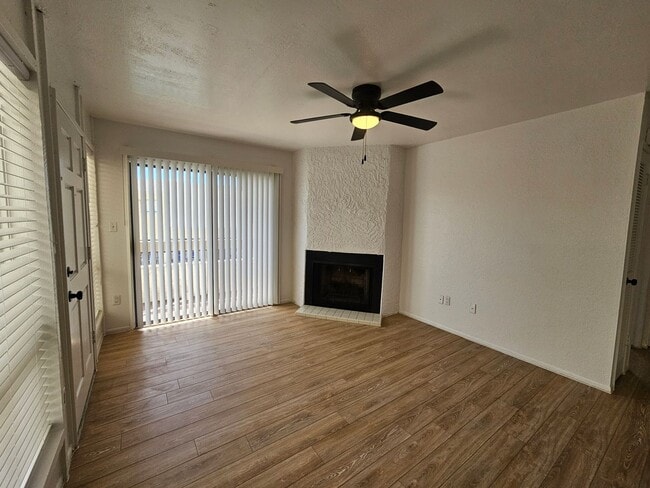 Building Photo - 1 Bedroom Condo - Old Town Scottsdale/ASU ...