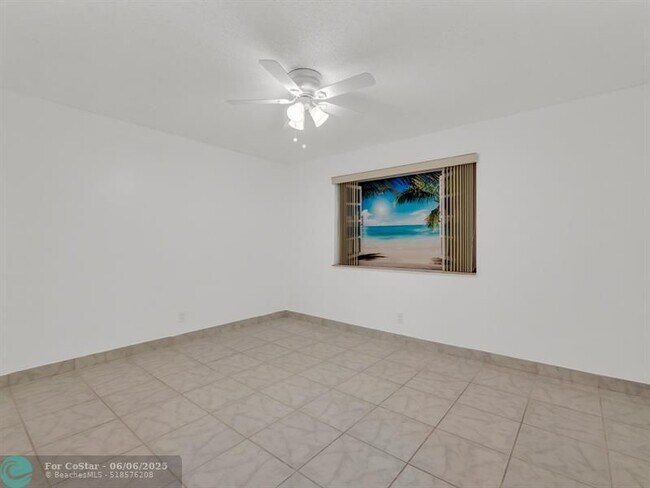 Building Photo - 121 SE 3rd Ave