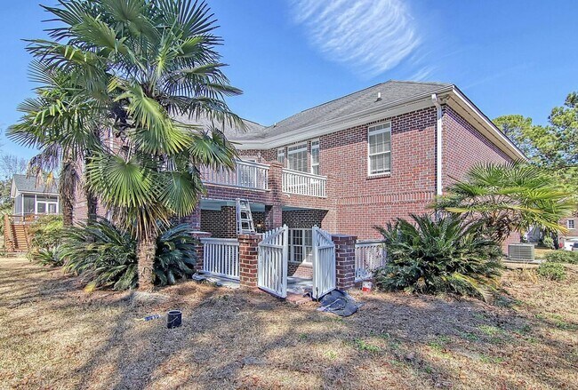 Building Photo - 4 Bedroom 3.5 Bath House in St. Thomas Poi...