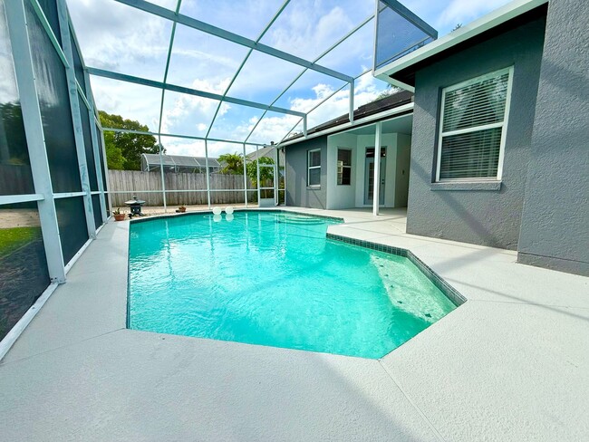 Building Photo - Executive 4bedrooms/3baths Dream pool-home...