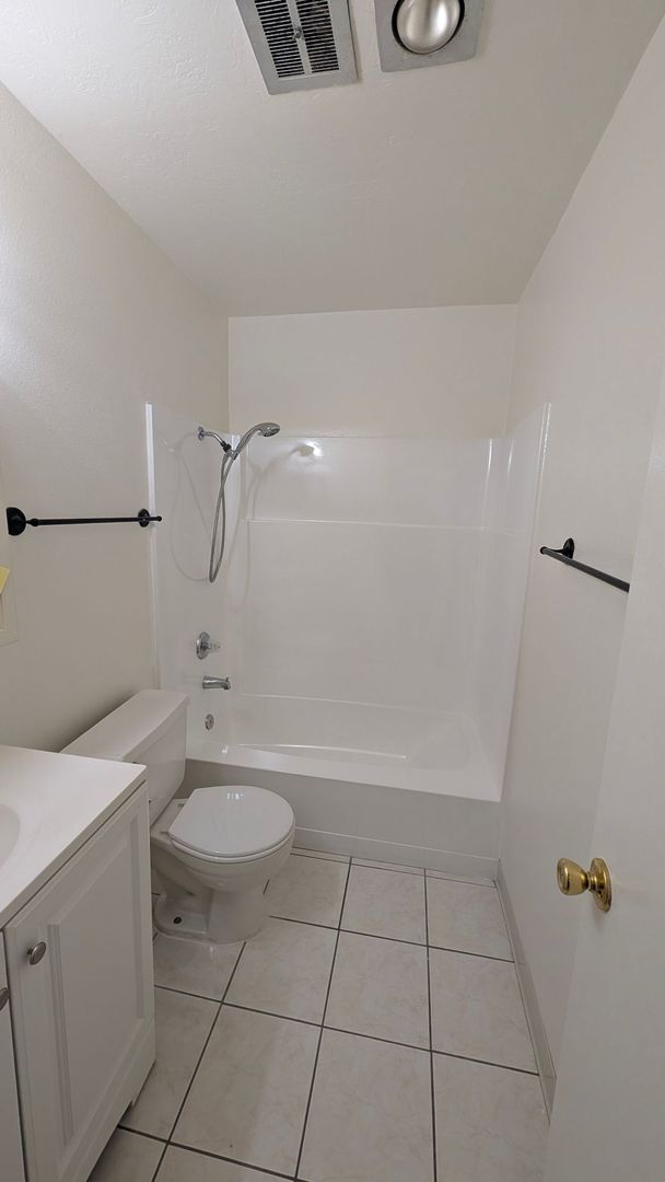 Building Photo - Move in ready - 1 Bedroom 1 bath on San Diego Mission Rd.