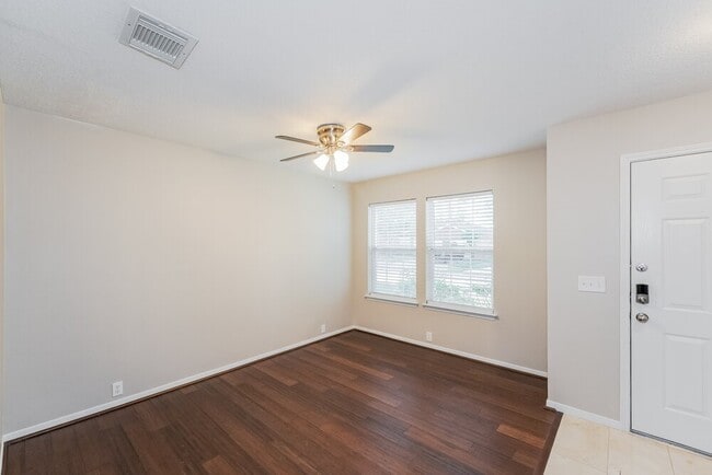 Building Photo - 17506 Hoover Gardens Dr