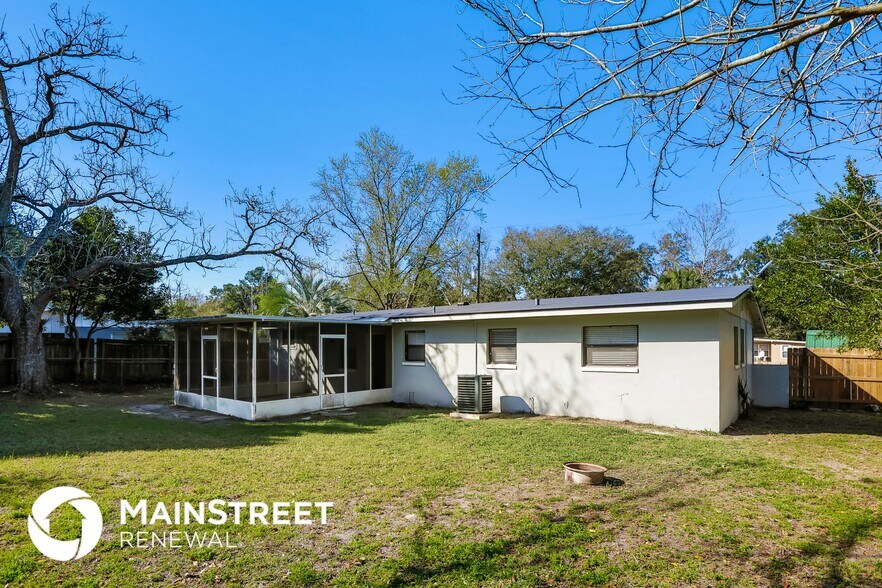 Building Photo - 2233 Bourget Dr