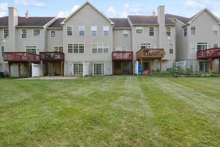 Building Photo - 42 Frost Ln