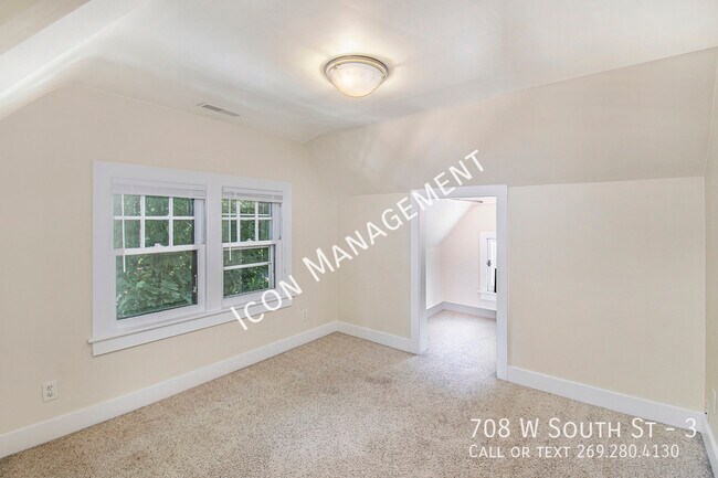 Building Photo - 708 W South St