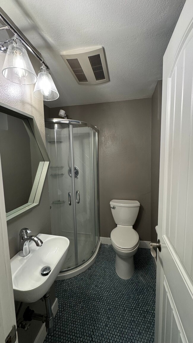 Building Photo - 505 Mt Hood Dr SW