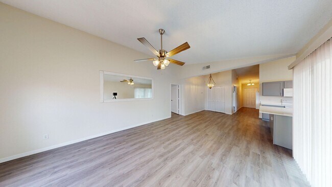 Building Photo - Beautiful 3 Bed/2 Bath Single Family Home ...