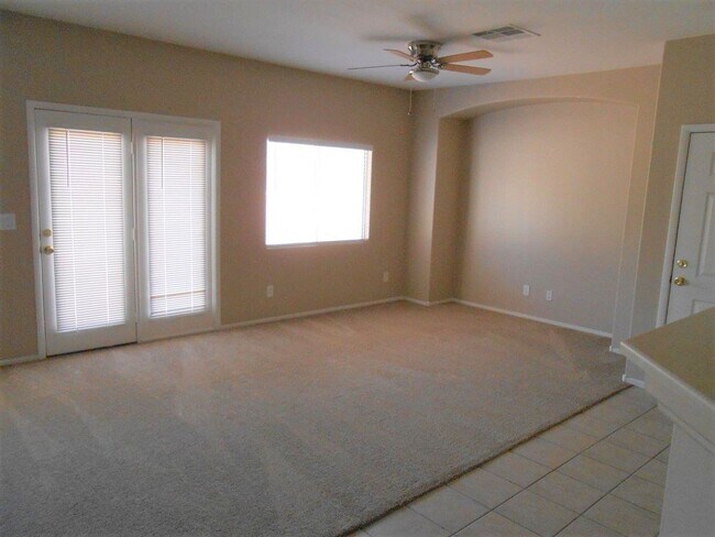 Building Photo - Beautiful Spacious Townhome in Gated Community