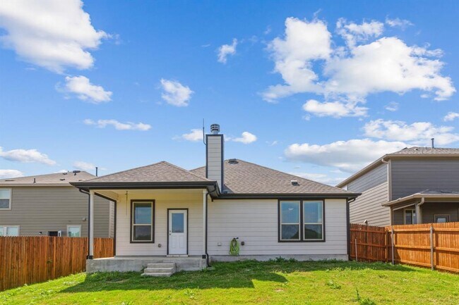 Building Photo - 428 English Oak St