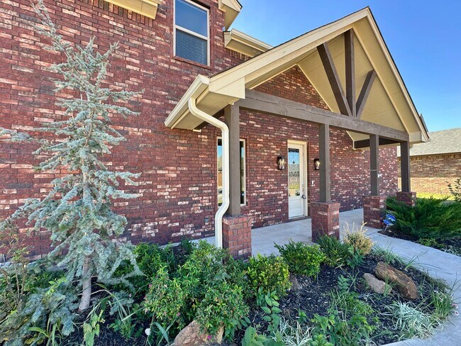 Building Photo - Rent Reduction!! 2 story, 5-bedroom 3 bath home in Wyatt Acres