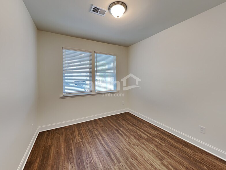 Building Photo - 155 Twin River Dr