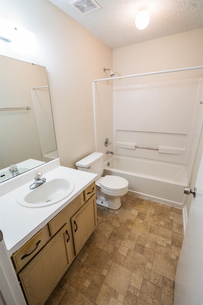 Building Photo - 2333 Parrot Ln