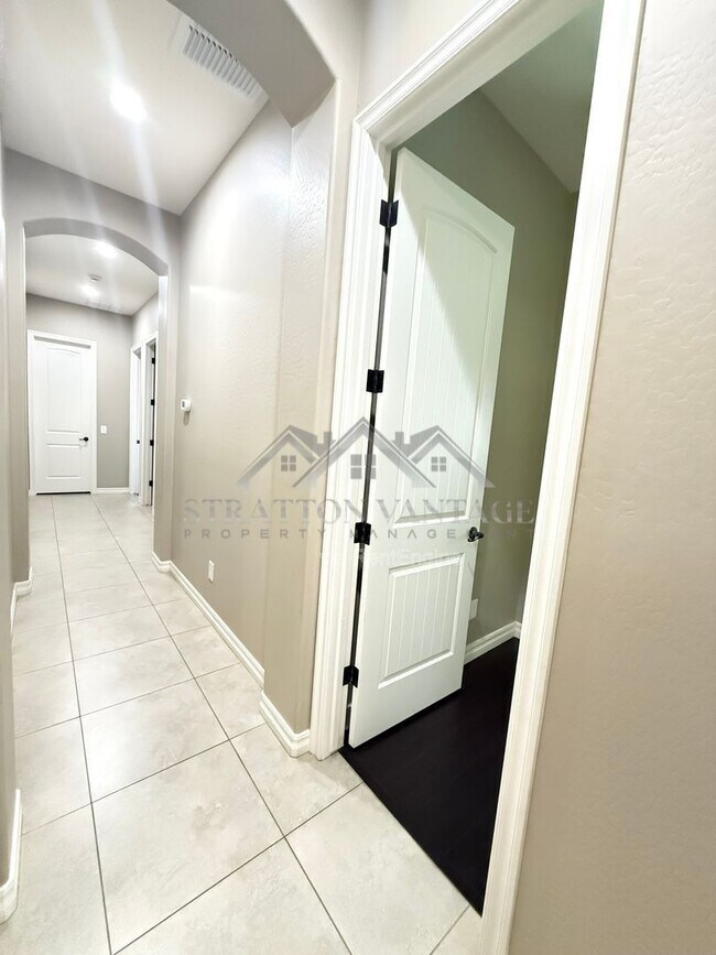 Building Photo - 4032 S Pleasant Pl