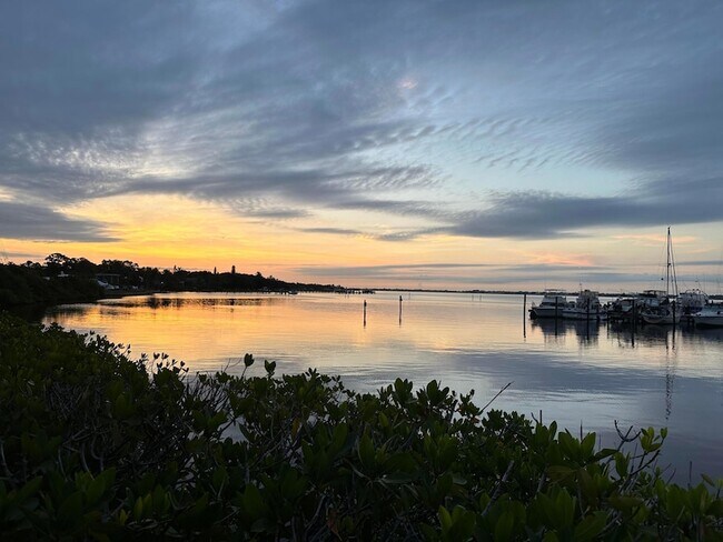 Building Photo - 415 NW Flagler Ave