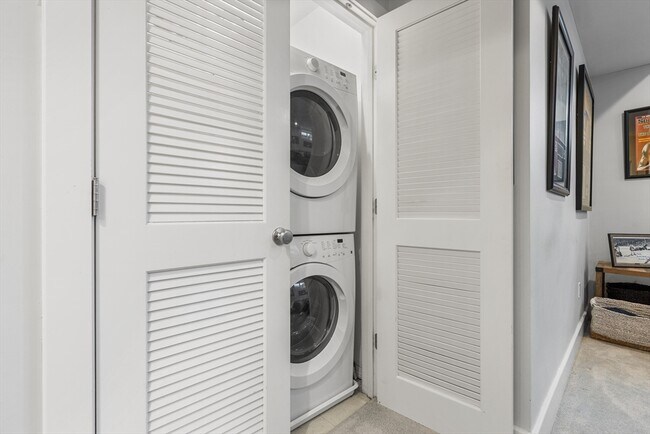 Building Photo - 170 W Fifth St