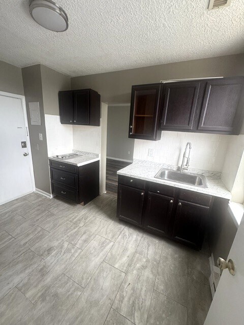 Building Photo - 2917 Poplar Terrace