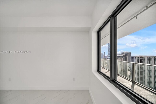 Building Photo - 700 NE 24th St