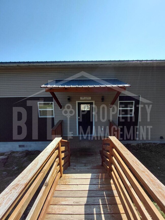 Building Photo - Beautiful 3BR Home with Scenic Views in Forsyth
