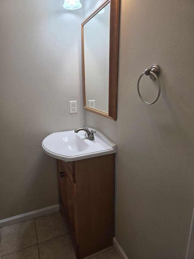 Building Photo - Twin Home in Saddlebrook