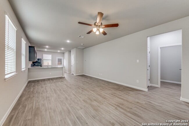 Building Photo - Gorgeous 3/2.5 on cul-de-sac in Cibolo wit...