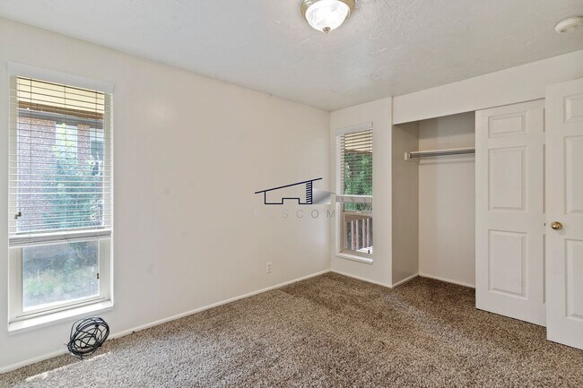 Building Photo - 350 E