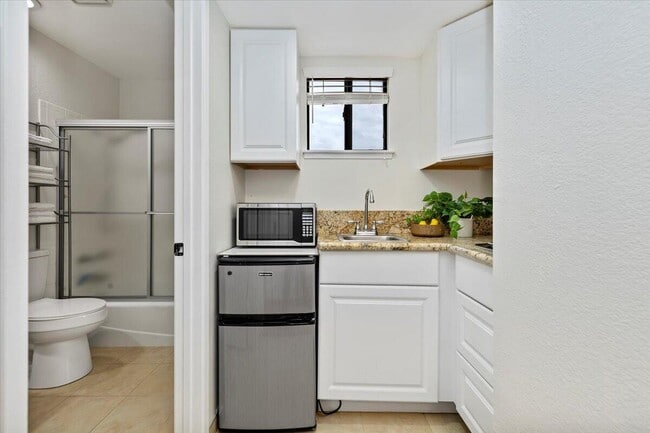 Building Photo - 73417 Foxtail Ln