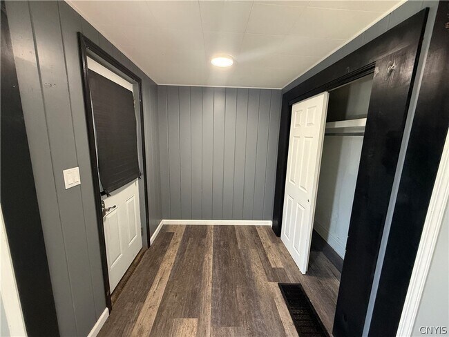 Building Photo - 417 Franklin St