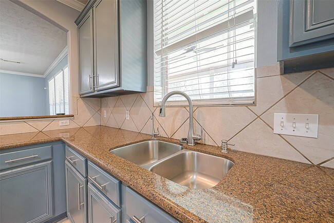 Building Photo - 13835 Desert Canyon Dr