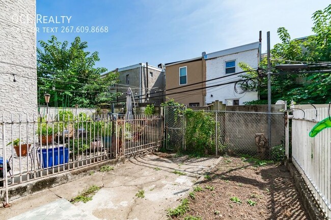 Building Photo - Three Bed Point Breeze Townhome