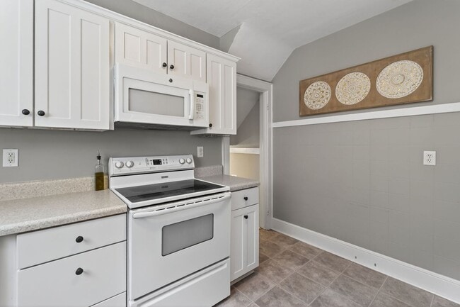 Building Photo - Available September 1st! A First Time Rent...