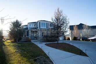 Building Photo - 1867 S Prairie Pond Rd