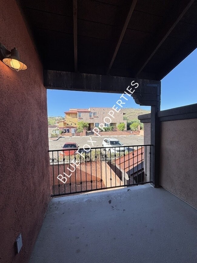 Building Photo - 322 N Hasman Dr