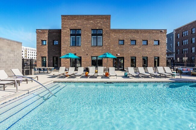 Building Photo - 1020 Lusso Ave