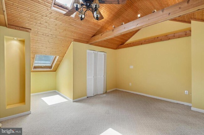 Building Photo - 156 Eaton Dr