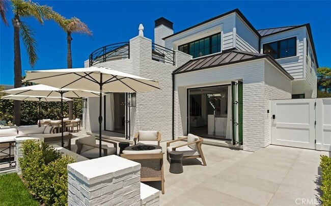 Building Photo - 2401 Bayshore Dr